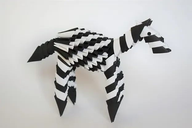 Kit origami 3D zèbre debout en papier rayé : sculpture en origami 3D, vue 1